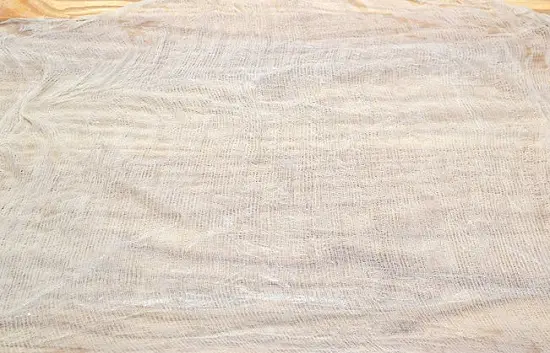 trải tấm vải mỏng