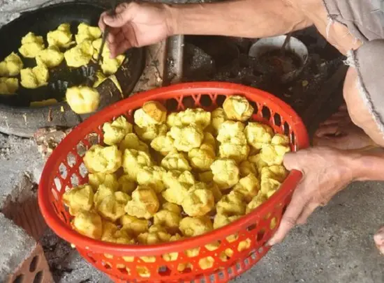 lấy bánh ra