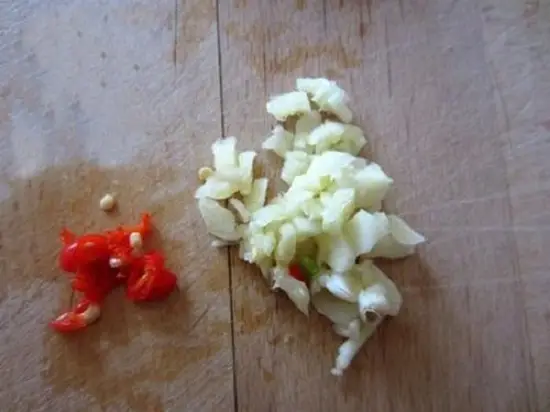 thái tỏi ớt làm bò tái chanh
