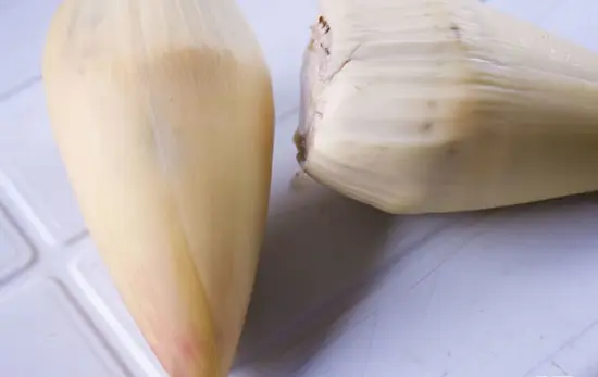 để phần lớp trắng bên trong búp chuối
