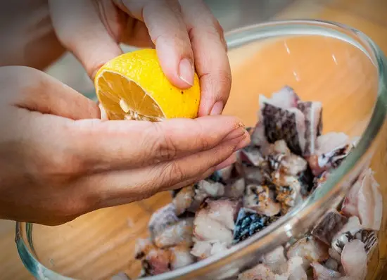 Cách làm món cá bọc lá chuối hấp độc đáo 1