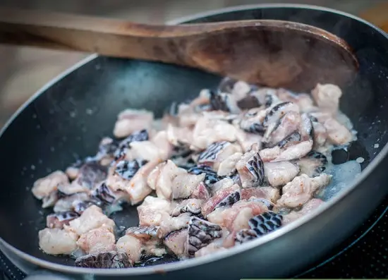 Cách làm món cá bọc lá chuối hấp độc đáo 4