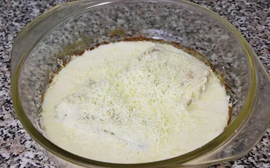rắc phô mai lên trên