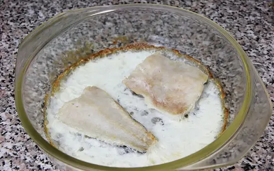 di chuyển thịt cá hồng trong nồi