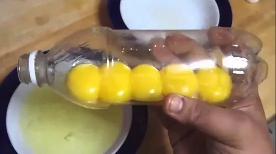 sơ chế nguyên liệu cà phê trứng tách lòng đỏ trứng
