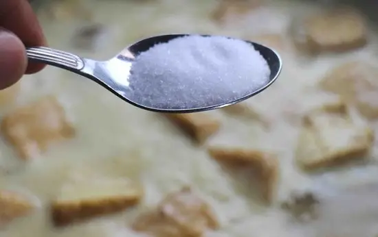 thêm muối vào cà ri