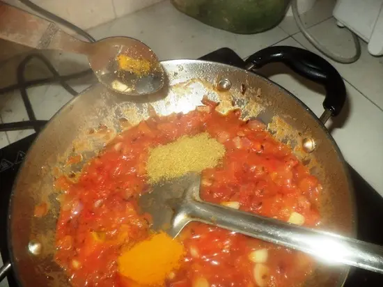 thêm bột rau mùi