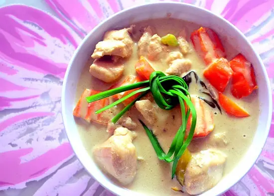 Cách làm món cà ri gà cốt dừa của Thái Lan