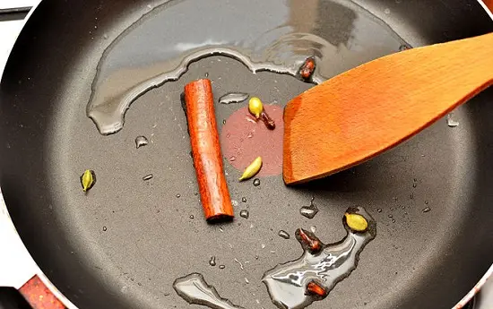 đun quế, đinh hương trong 1 phút