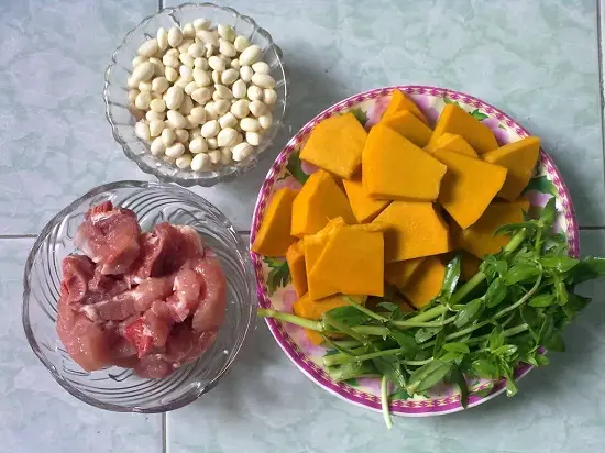 canh bí đỏ đậu phộng nguyên liệu