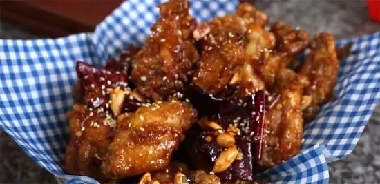 Cách làm món cánh gà chiên đậu phộng giòn tan ngon miệng