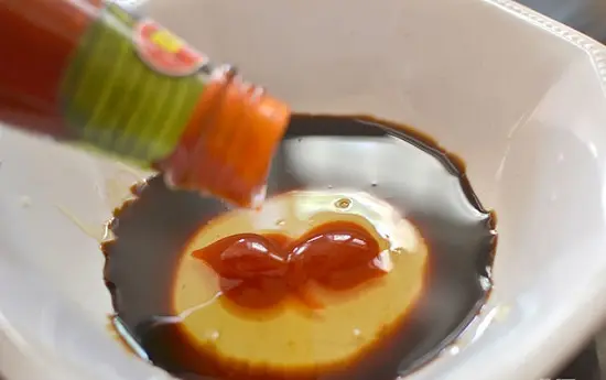 hòa nước sốt mật ong