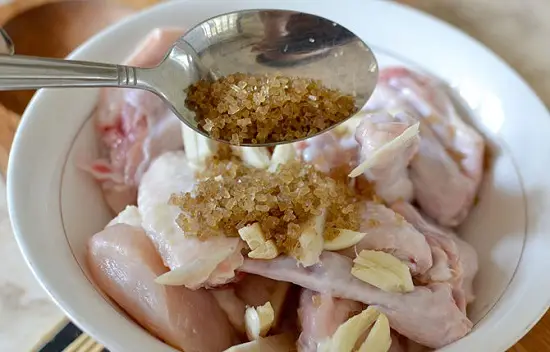 thêm đường nâu