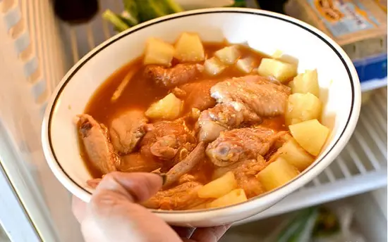 để bát cánh gà vào tủ lạnh