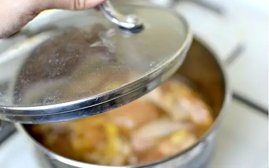 đậy nắp vung nồi