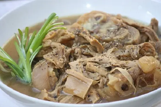 Cách làm món canh măng khô móng giò thơm ngon đón tết