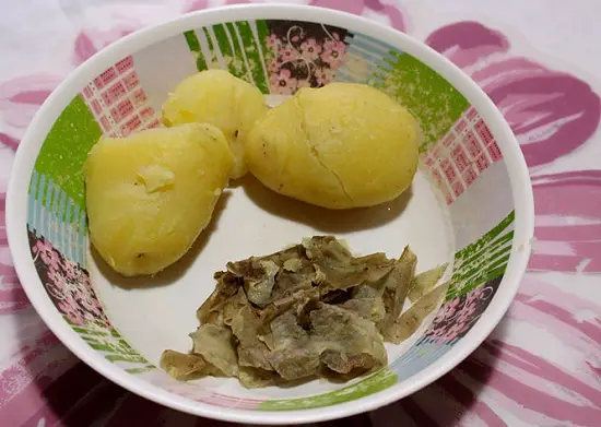 bóc vỏ khoai tây