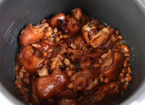 đun nước chân giò đặc sánh lại