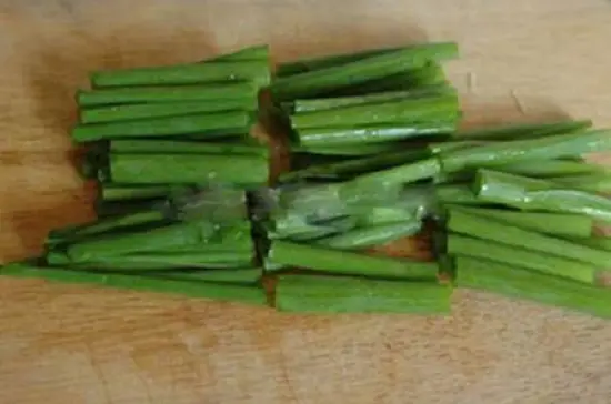 hành lá cắt khúc