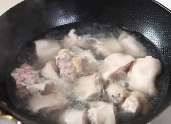 trần sơ chân giò
