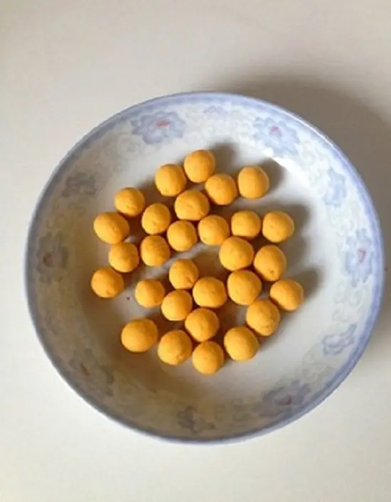 nặn thành những viên bí nhỏ