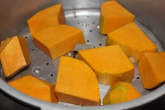 hấp chín bí đỏ