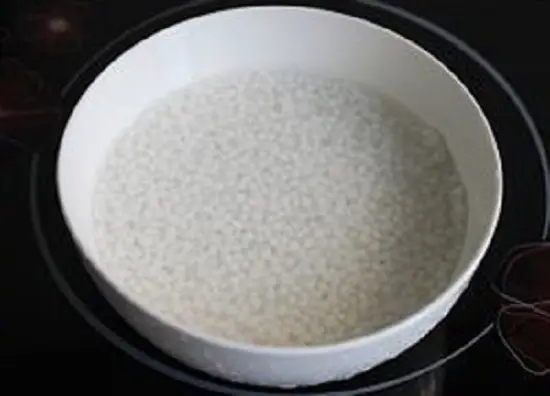 ngâm bột báng vào nước