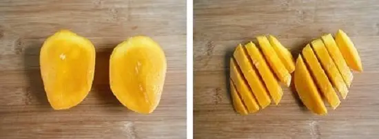 cắt xoài thành những miếng nhỏ