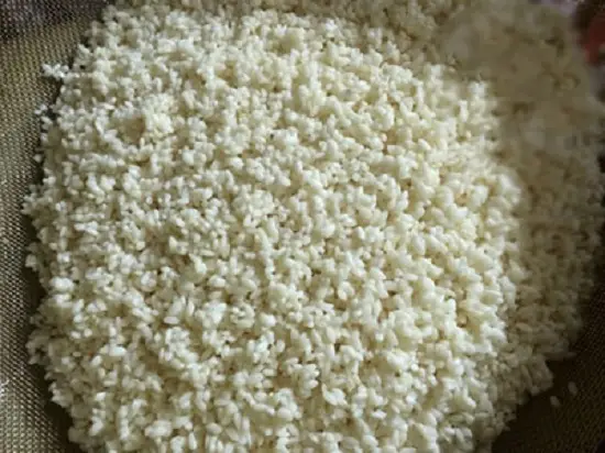 gạo vo sạch, để ráo nước