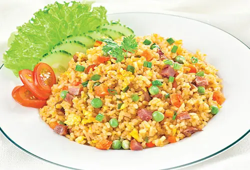 Cách làm món cơm chiên Dương Châu thập cẩm đẹp mắt