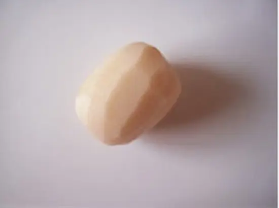 củ sen cắt làm đôi