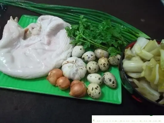 các nguyên liệu cho món dạ dày kho trứng cút