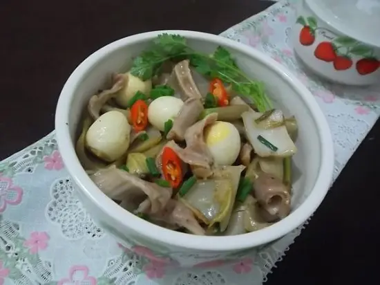 dạ dày kho trứng cút thơm ngon lạ miệng
