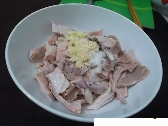 ướp dạ dày với các gia vị