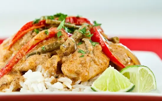 Gà Thái cà ri ăn với cơm rất ngon và hấp dẫn