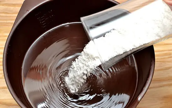 hòa hỗn hợp nước muối bia