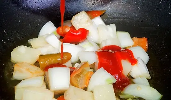 thêm gia vị vào rau củ