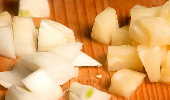 thái nhỏ hành tây và dứa