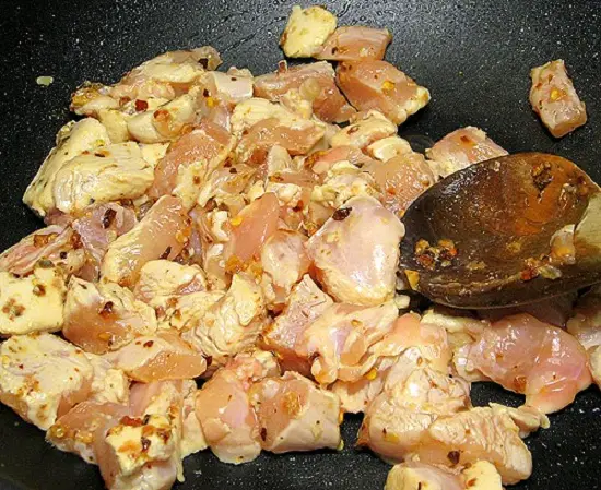 Cách làm món gà xào gừng cho bữa trưa 2