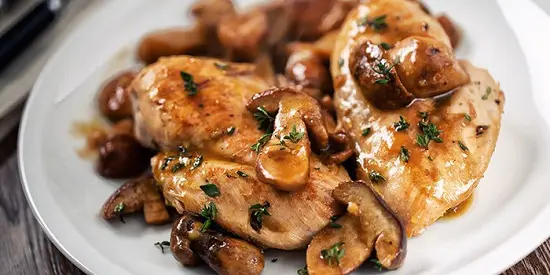 Cách làm món gà xào nấm thơm ngon lạ miệng