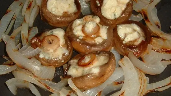 Cách làm món gà xào nấm thơm ngon lạ miệng 5