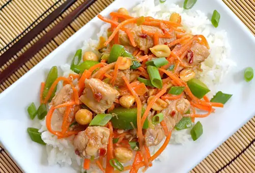 Cách làm món gà xào rau củ thơm ngon tròn vị