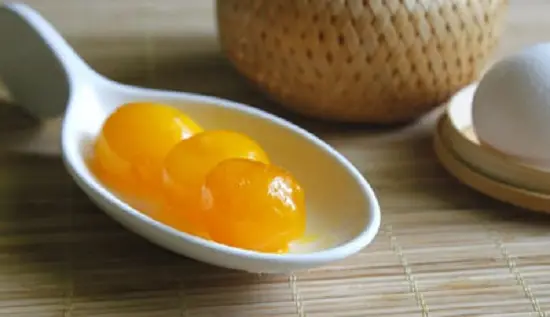 trứng muối hấp chín