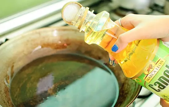 đun nóng dầu ăn