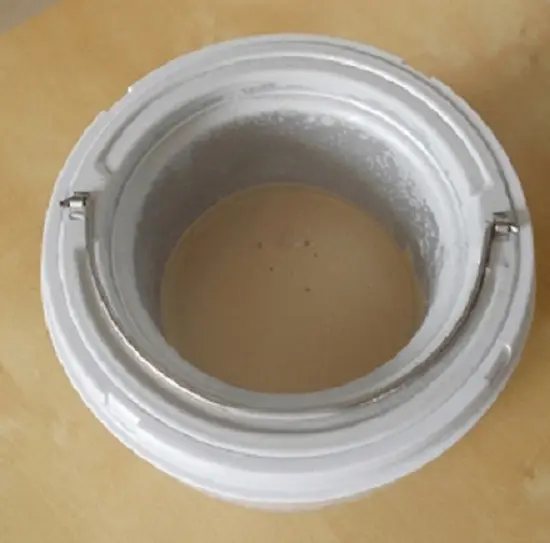 cho hỗn hợp kem vào thố