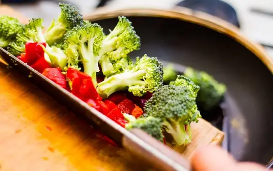 xào rau củ với bơ