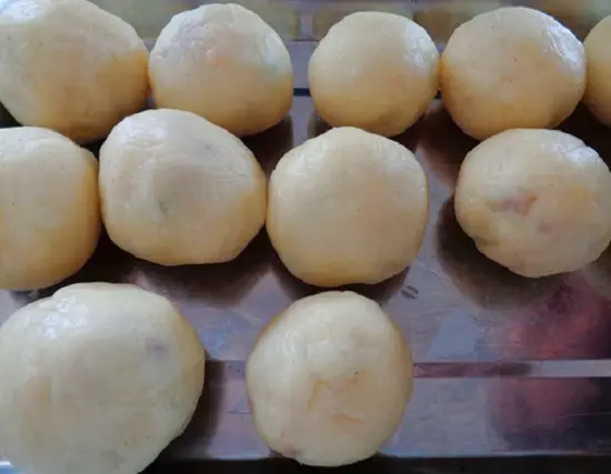 nặn viên khoai tây