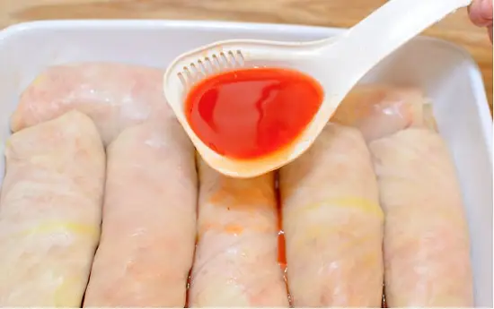 tưới nước sốt lên trên