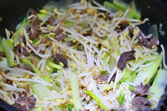 Bước cuối cùng để làm món lòng gà xào