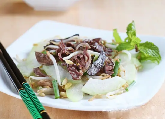 Cách làm món lòng gà xào bí đao và giá đỗ cực đơn giản mà ngon miệng